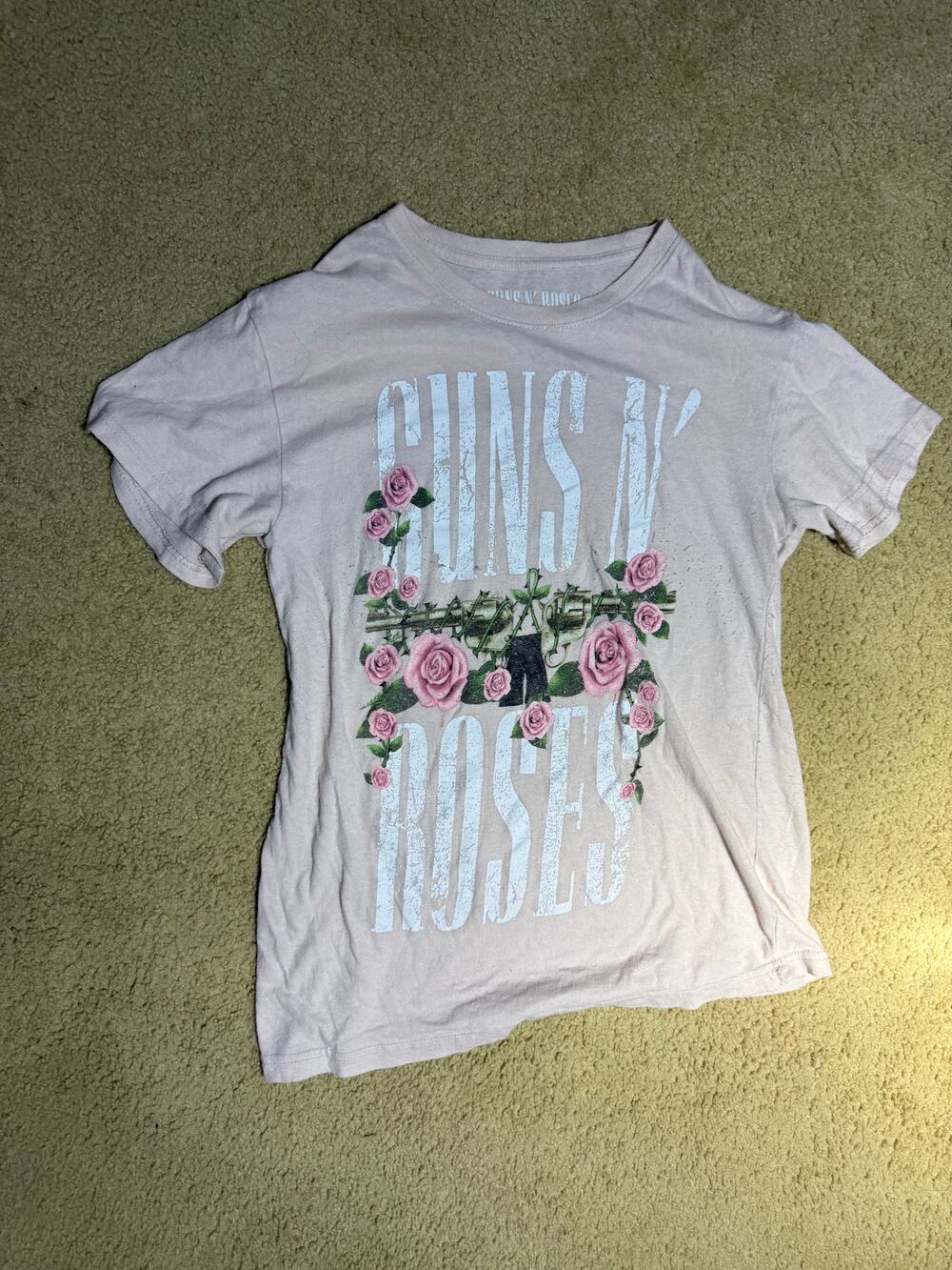 Guns N' Roses Vintage-Style Band Graphic T-Shirt (Light Pink / Blush)